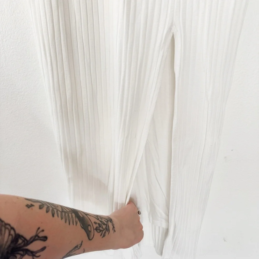 Vici White Ribbed Knit dress medium - Picture 3 of 5